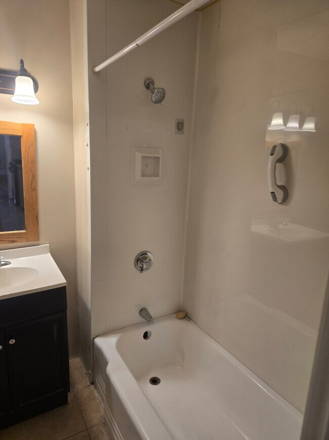 160 Belmont St, Unit 1 in Brockton, MA - Building Photo - Building Photo