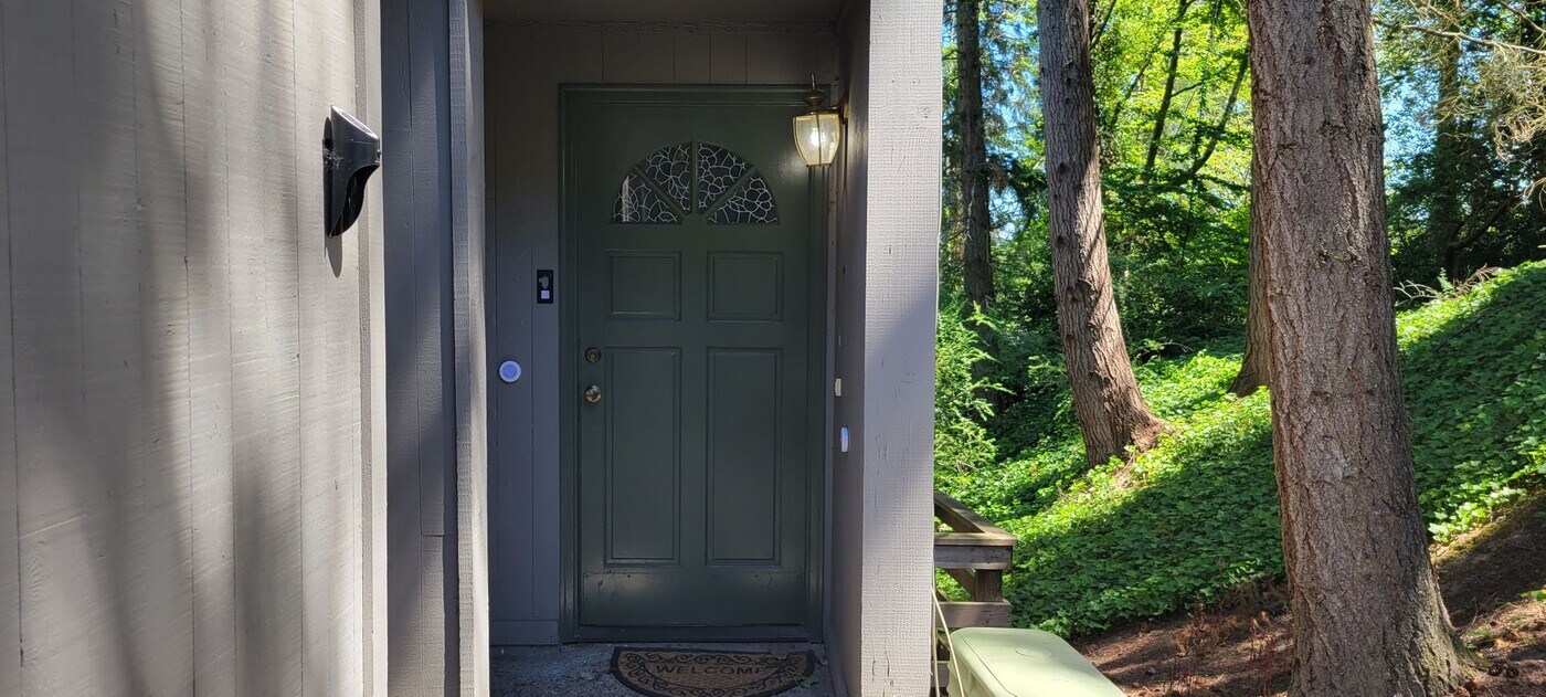 6404 137th Ave NE in Redmond, WA - Building Photo