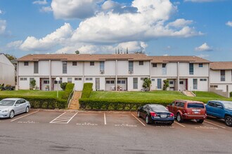 Makakilo Gardens I in Kapolei, HI - Foto de edificio - Building Photo