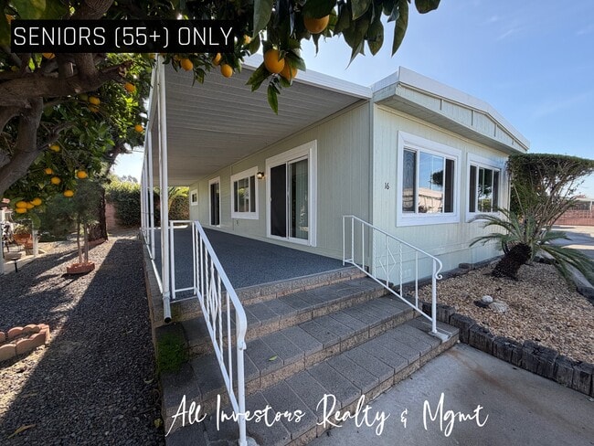 141 Douglas Dr in Oceanside, CA - Foto de edificio - Building Photo