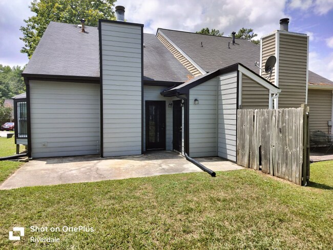 1 Woodlake Dr in Riverdale, GA - Building Photo - Building Photo