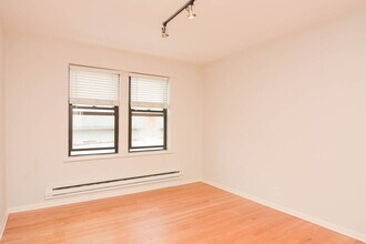 2852 W Palmer St, Unit 013 in Chicago, IL - Building Photo - Building Photo