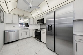 328 N Ocean Blvd, Unit 1007 in Pompano Beach, FL - Building Photo - Building Photo