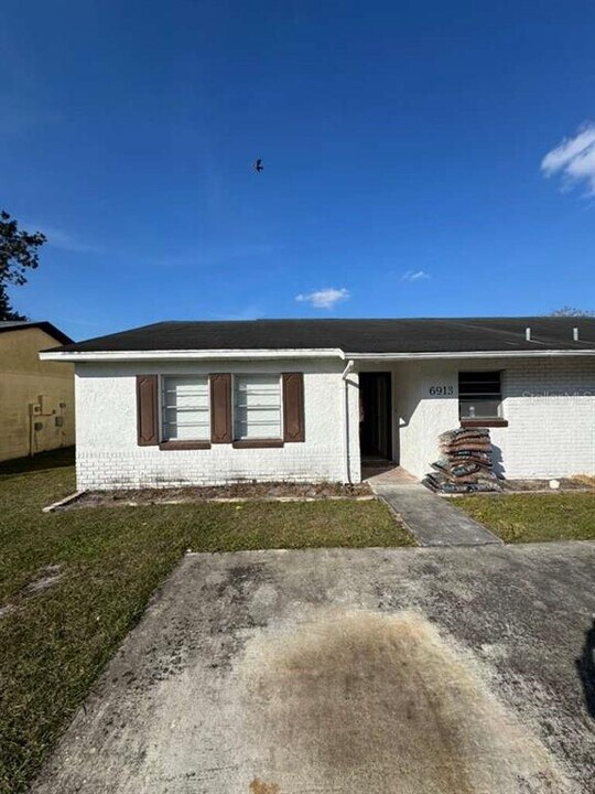 6913 Longmeade Ln in Orlando, FL - Building Photo
