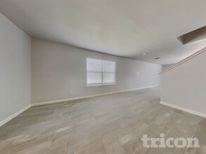 268 Ariel Ln in Wilmer, TX - Foto de edificio - Building Photo