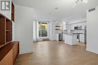 816 Lansdowne Ave in Toronto, ON - Building Photo - Building Photo