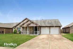1801 Whitebriar Dr in Deer Park, TX - Building Photo