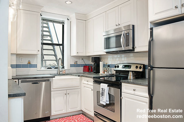 1038 Beacon St, Unit 204 in Brookline, MA - Building Photo - Building Photo