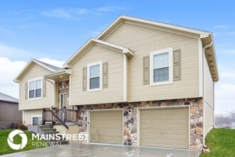 523 Buffalo Dr in Raymore, MO - Building Photo - Building Photo