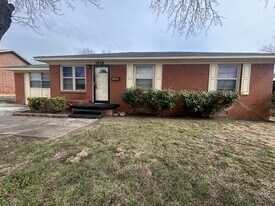 1618 Mt Washington Rd in Ardmore, OK - Building Photo