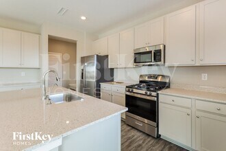 2344 S Carlota Dr in New Palestine, IN - Foto de edificio - Building Photo