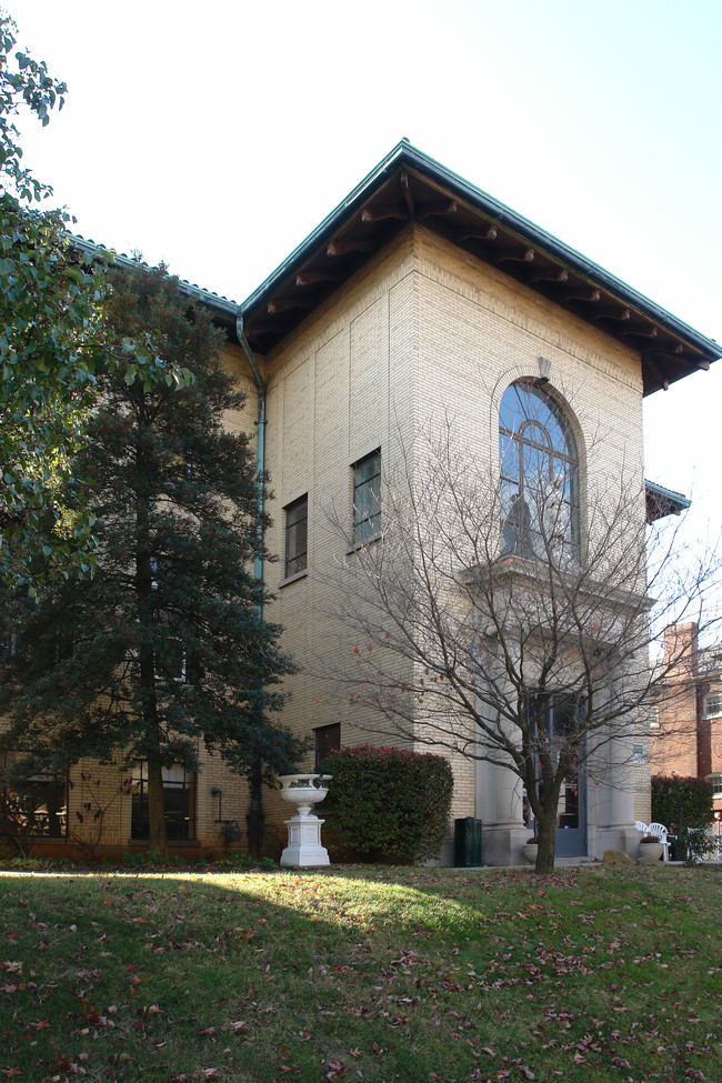 St. Brigid Senior Housing in Louisville, KY - Foto de edificio - Building Photo