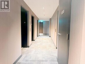 1-2501 Yorkville Ave in Toronto, ON - Building Photo - Building Photo