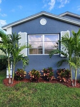 126 S E St in Lake Worth, FL - Foto de edificio - Building Photo