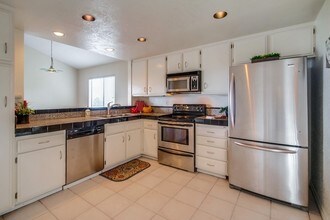 11902 Paseo Lucido, Unit 140 in San Diego, CA - Building Photo - Building Photo
