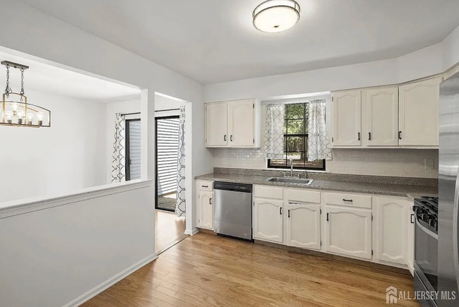 804 Timber Oaks Rd in Edison, NJ - Building Photo - Building Photo