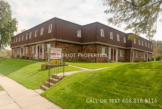 671 E Monroe Ave in Hartford, WI - Building Photo - Building Photo