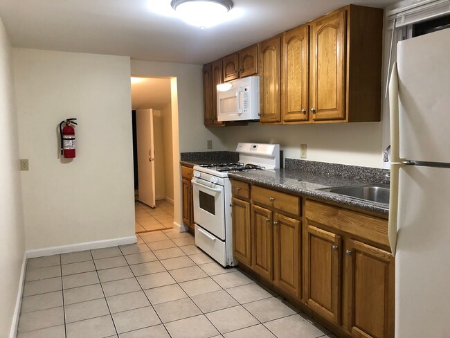 825 Anderson St in Trenton, NJ - Building Photo - Building Photo