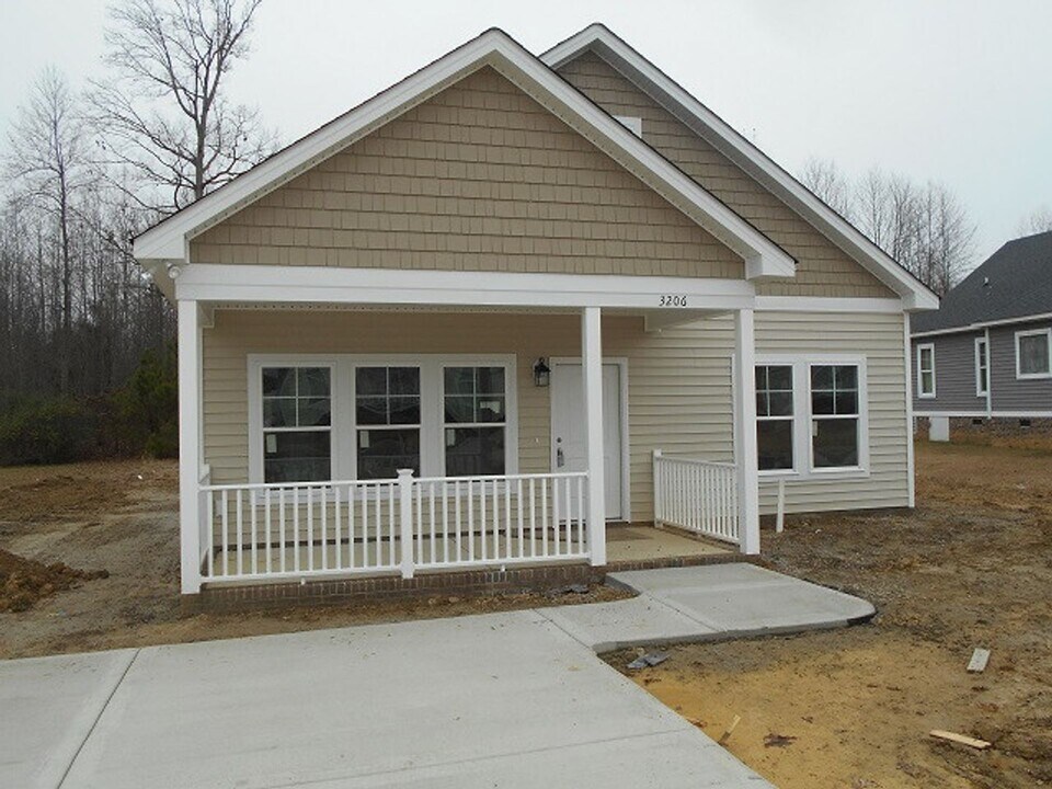 3206 Grapevine Ct W in Wilson, NC - Foto de edificio