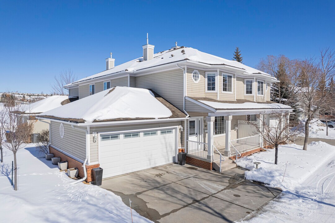 4 Sierra Morena Gdns SW in Calgary, AB - Building Photo