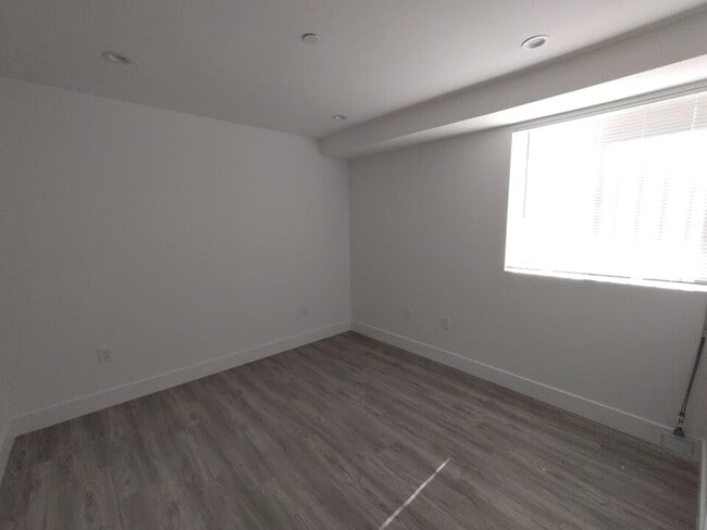 1575 1/2 W 37th Pl in Los Angeles, CA - Building Photo - Building Photo