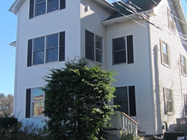 139 Linden St in Wellesley, MA - Building Photo