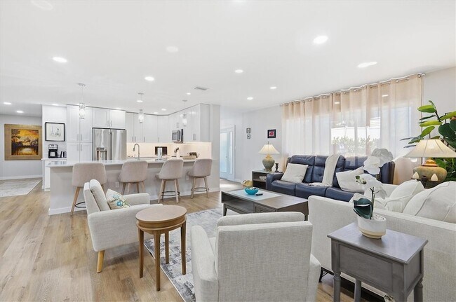 5247 Carmilfra Dr in Sarasota, FL - Building Photo - Building Photo