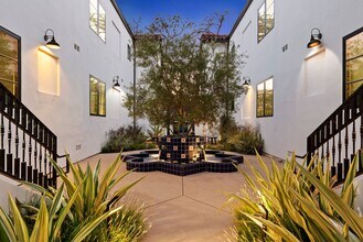 TALA Residences at Oakhurst in Beverly Hills, CA - Foto de edificio - Building Photo