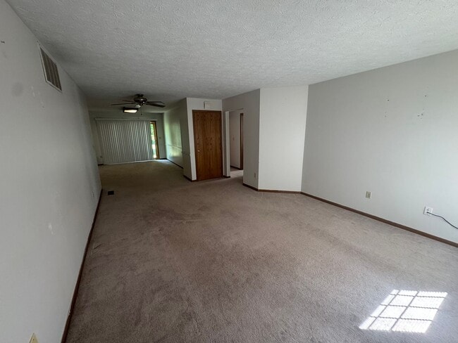 1302 Frank Dr in Wooster, OH - Building Photo - Building Photo