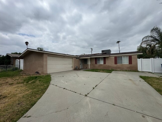3338 Vance St