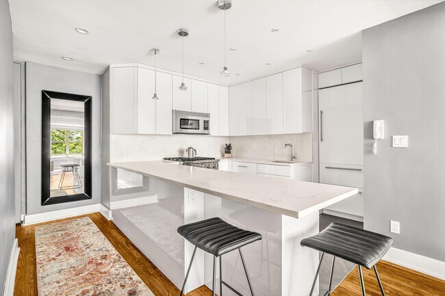 309 E 87th St in New York, NY - Building Photo - Building Photo