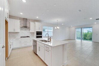 943 Signet Dr in Apollo Beach, FL - Building Photo - Building Photo
