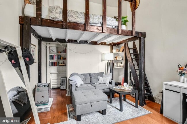property at 916 Pine St