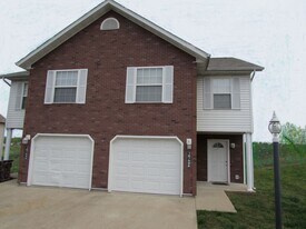 16760 Huntington Ln in St. Robert, MO - Building Photo