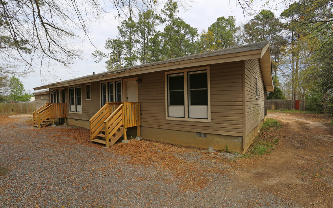 2011 Hamilton Dr in Aiken, SC - Building Photo