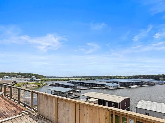 241 Anchor Rd in Grove, OK - Foto de edificio - Building Photo