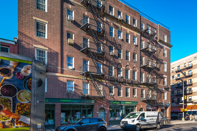 Plymouth House in Brooklyn, NY - Foto de edificio - Building Photo