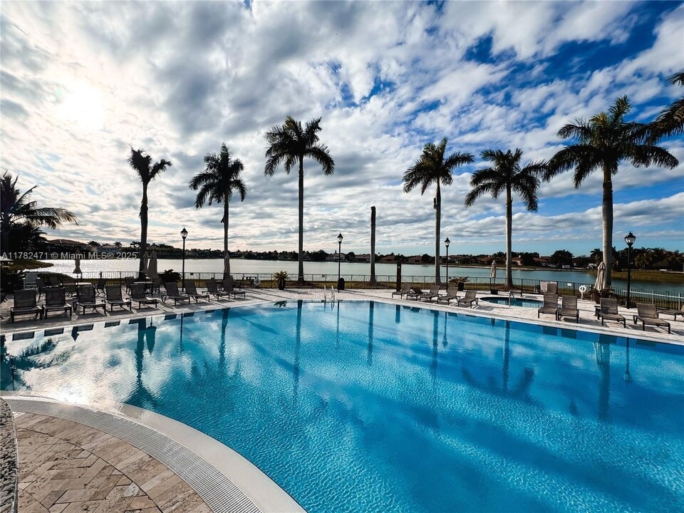 19363 SW 79th Ave in Cutler Bay, FL - Building Photo