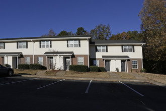 Meadowbrook Apartments in Laurens, SC - Building Photo - Building Photo