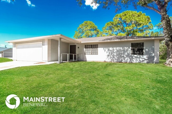 1079 Beacon St NW in Palm Bay, FL - Building Photo - Building Photo