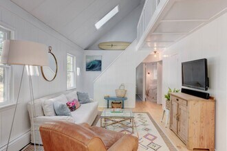 12 Water'S Edge in Southampton, NY - Building Photo - Building Photo
