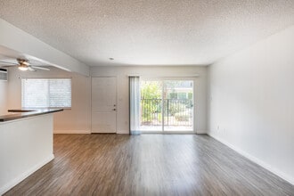 Garvey Apartments in Baldwin Park, CA - Foto de edificio - Building Photo