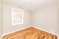 1629 N Spaulding Ave, Unit 4 in Chicago, IL - Building Photo - Building Photo