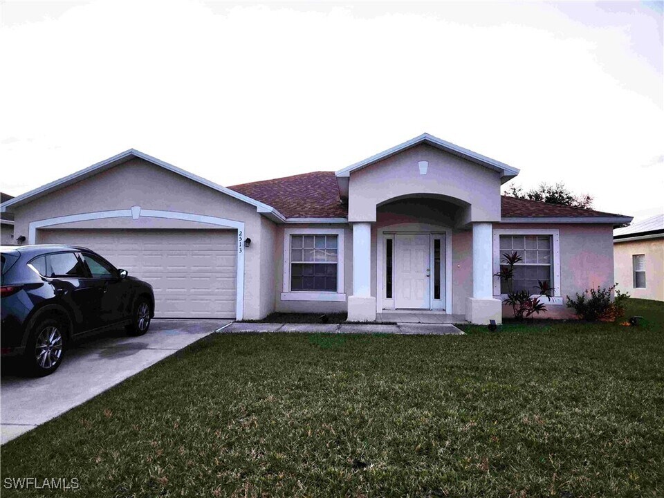 2513 Nature Pointe Loop in Ft. Myers, FL - Building Photo