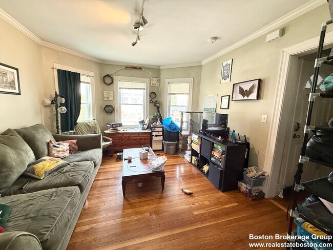 81 Florence St, Unit 1 in Boston, MA - Building Photo - Building Photo