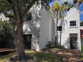 120 Sunflower Ave, Unit J-08 in McAllen, TX - Building Photo