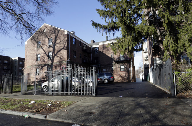 121 N Walnut St in East Orange, NJ - Building Photo - Building Photo