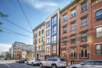 706 Grand St in Hoboken, NJ - Building Photo - Building Photo