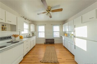 289 Halley Ave, Unit 2nd Floor in Fairfield, CT - Building Photo - Building Photo