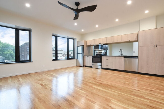 3429 W Fullerton Ave in Chicago, IL - Building Photo - Building Photo